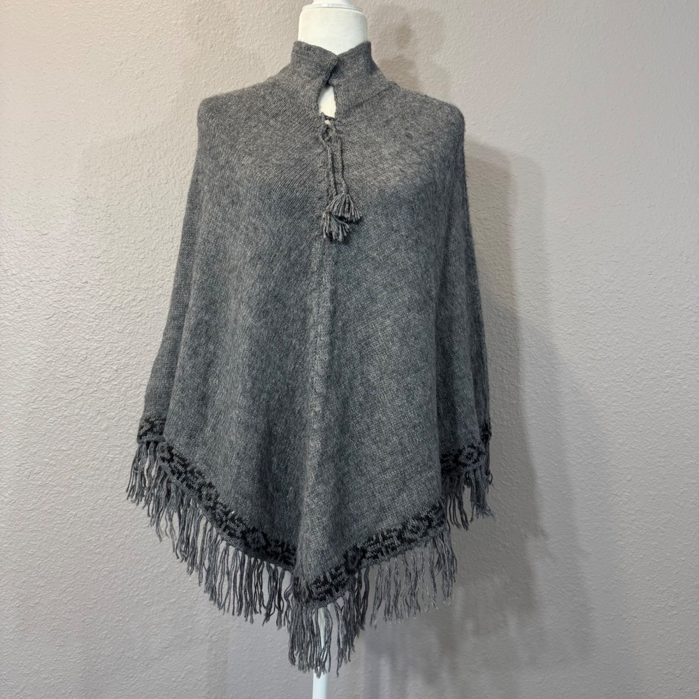 Alpaca Connection Women's Gray Hand Made Alpaca Wool Blend Fringe Knit Poncho